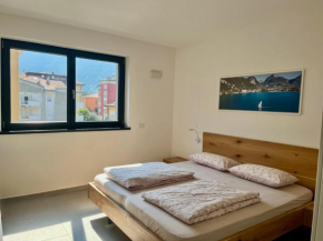 Emma`s Riva-Dream deluxe - sonnige 2-Zimmer-Wohnung mit privatem Parkplatz und Terrasse in Riva del Garda